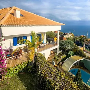  Holiday home Indigo Star House